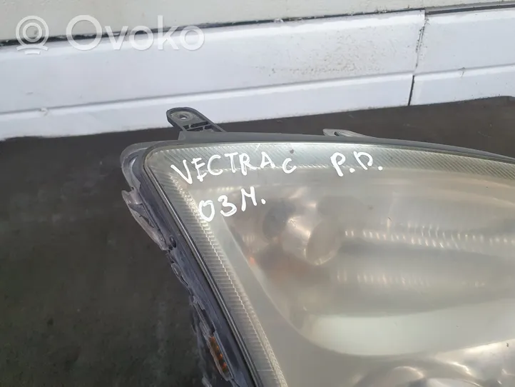 Opel Vectra C Lampa przednia 15588800