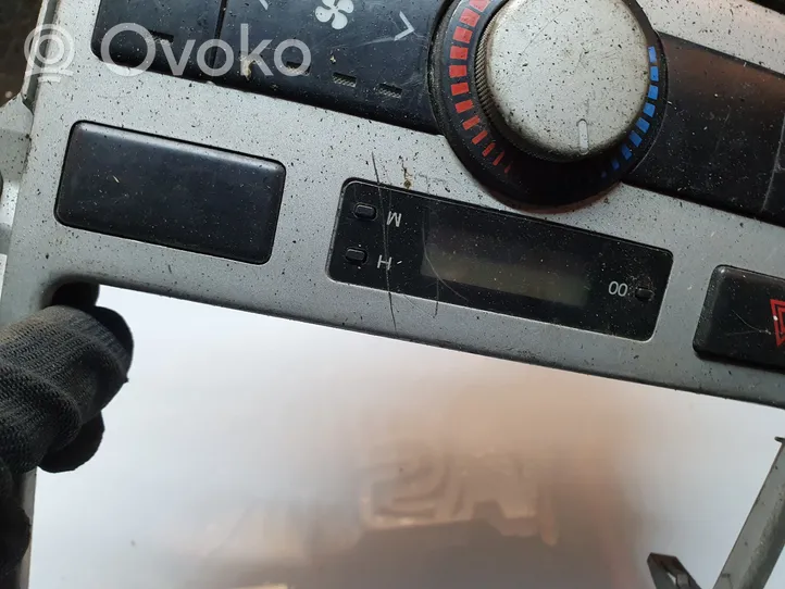 Toyota Avensis Verso Panel klimatyzacji 1464309615