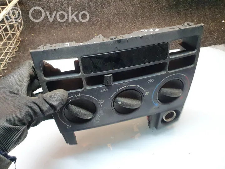 Toyota Corolla Verso E121 Panel klimatyzacji 