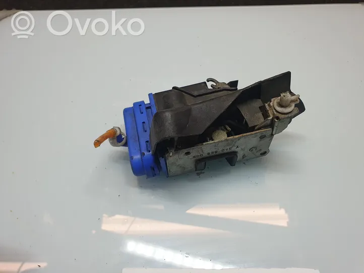 Audi A4 S4 B5 8D Etuoven lukko 8D0839015A