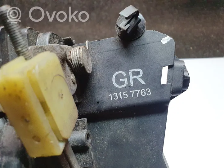 Opel Vectra C Front door lock 13157763