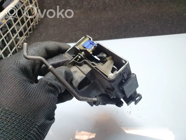 Audi A4 S4 B5 8D Etuoven lukko 8D0839015A