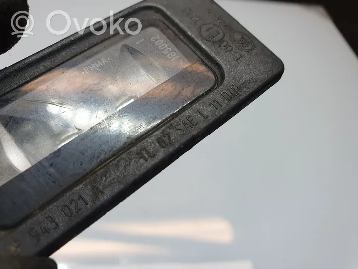 Volkswagen PASSAT B7 Lampa oświetlenia tylnej tablicy rejestracyjnej 3AF943021A