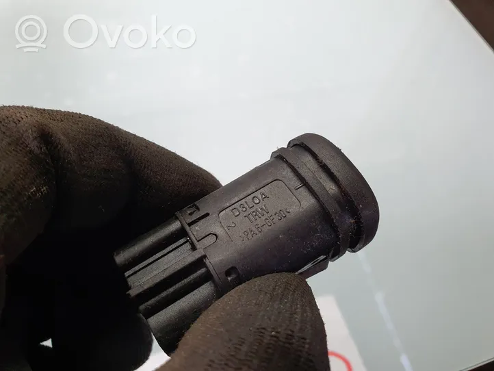 Ford Focus Przycisk / Przełącznik ogrzewania szyby przedniej / czołowej D3L0A