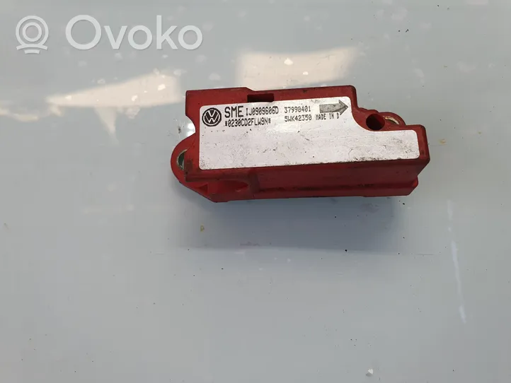 Volkswagen Golf IV Airbag deployment crash/impact sensor IJ0909606D