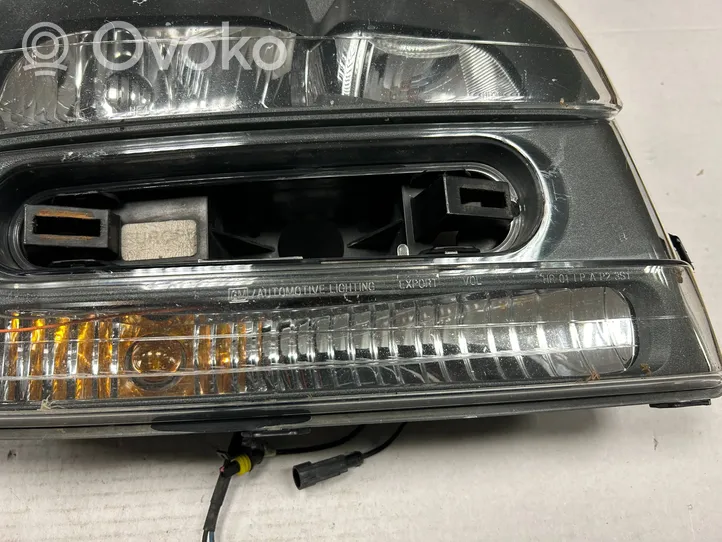 Chevrolet TrailBlazer Lampa przednia 40280748