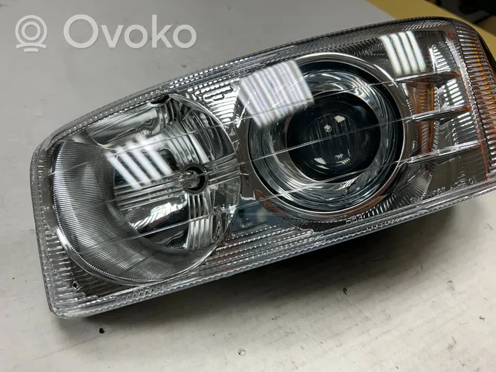GMC Yukon Headlight/headlamp 10010129
