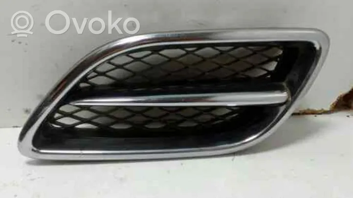 Nissan Primera Grille de calandre avant 623102F827