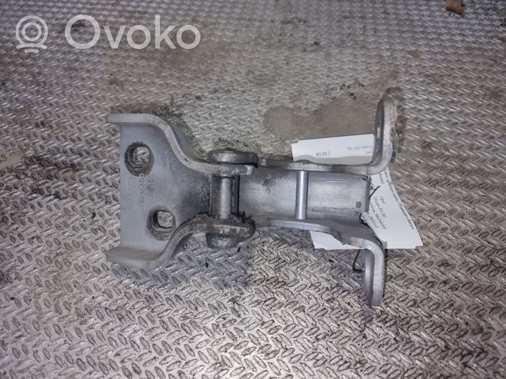 Opel Vivaro Front door lower hinge 311772H