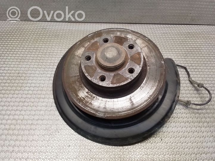 Opel Vivaro Rear wheel hub spindle/knuckle 