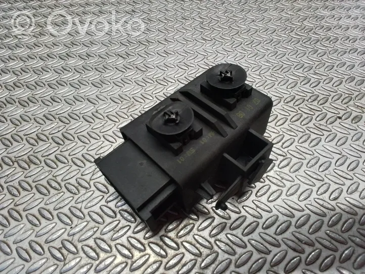 Volkswagen Transporter - Caravelle T5 Seat heating relay 1K0959772