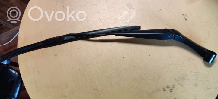 Chevrolet Malibu Front wiper blade arm 