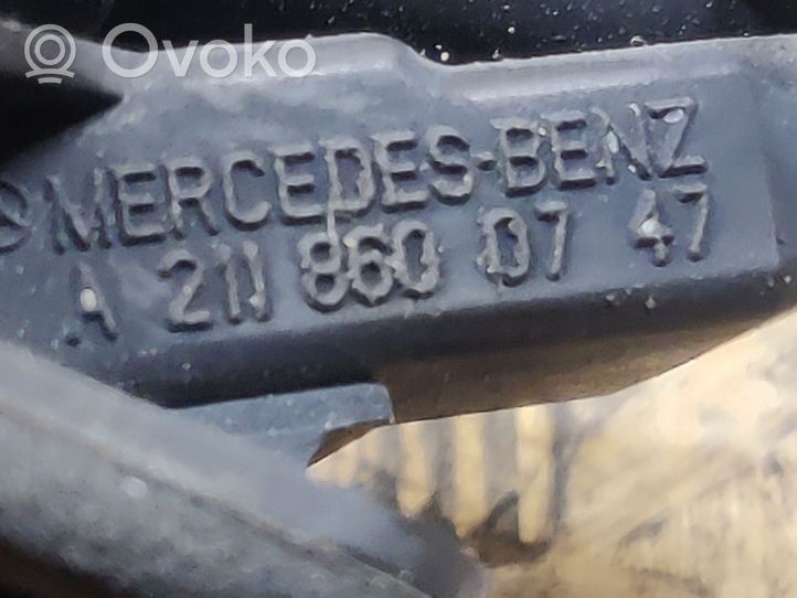 Mercedes-Benz E W211 Langų skysčio purkštukas (-ai) galinio stiklo A2118600747