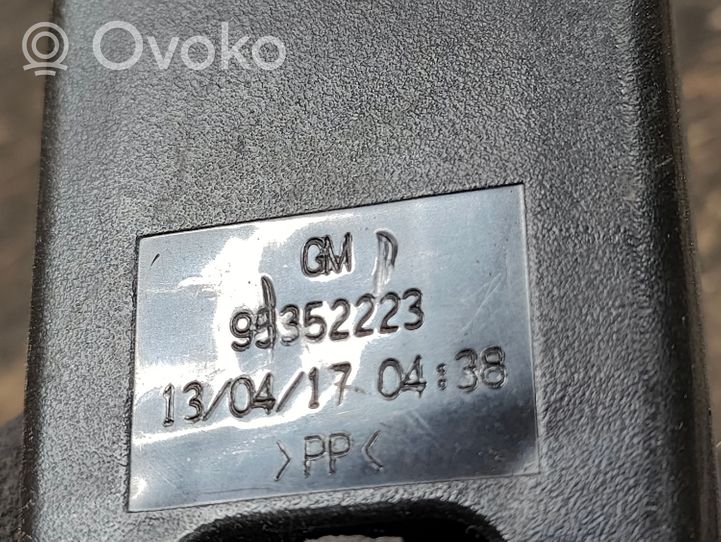 Chevrolet Trax Klamra tylnego pasa bezpieczeństwa 95352223