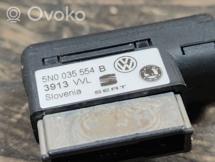 Volkswagen PASSAT B7 AUX in-socket connector 5N0035554B