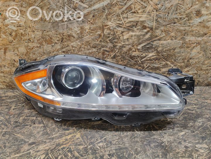 Jaguar XJ X351 Lampa przednia AW9313W029FD