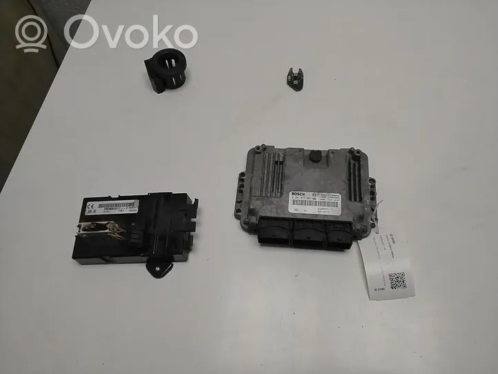 Opel Vivaro Sterownik / Moduł ECU 8200935115