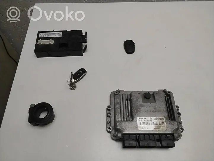 Opel Vivaro Engine ECU kit and lock set 8200402578