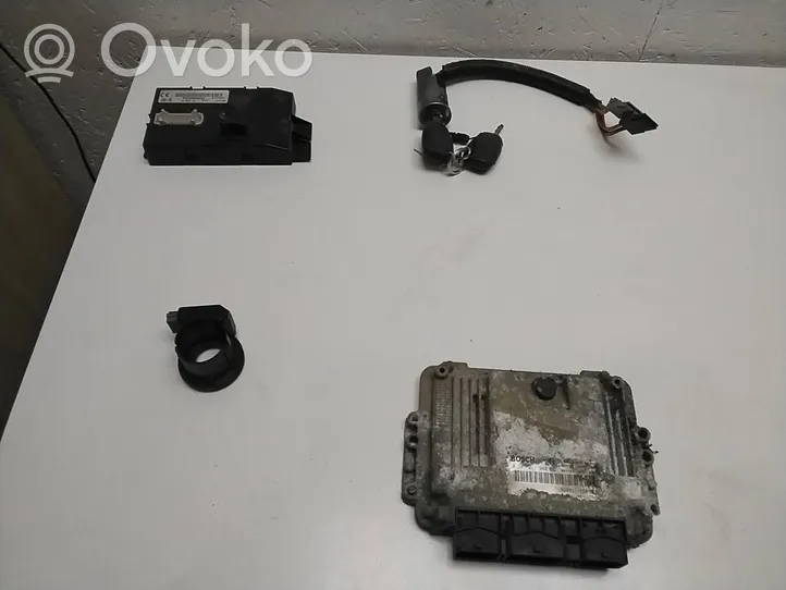 Renault Master II Aizdedzes ECU komplekts 8200442263