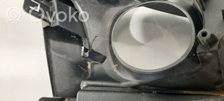 Toyota Auris E180 Etupuskurin alempi jäähdytinsäleikkö 8148102660