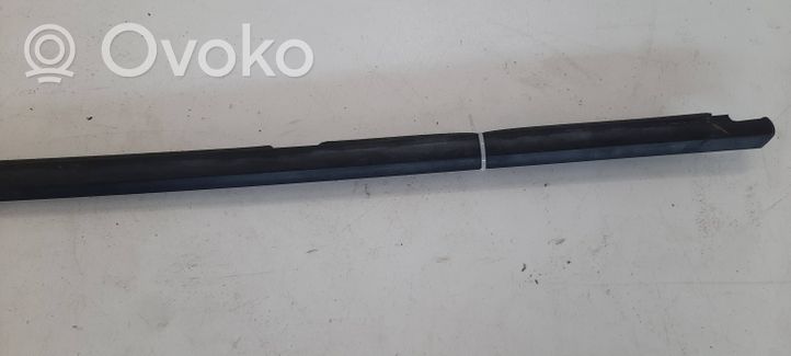 Volkswagen Golf VII Moulure de vitre de la porte avant 5G6839477