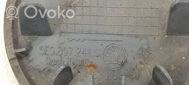 Skoda Octavia Mk3 (5E) Zaślepka haka holowniczego zderzaka tylnego 5E0807241C