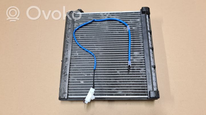 Toyota Corolla Verso E121 Gaisa kondicioniera radiators (salonā) 