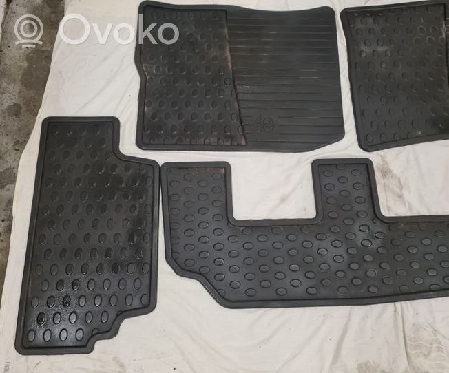 Toyota Corolla Verso AR10 Kit tapis de sol auto 