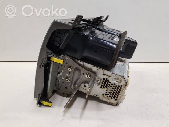 Toyota Verso-S Radio / CD/DVD atskaņotājs / navigācija 8614052012