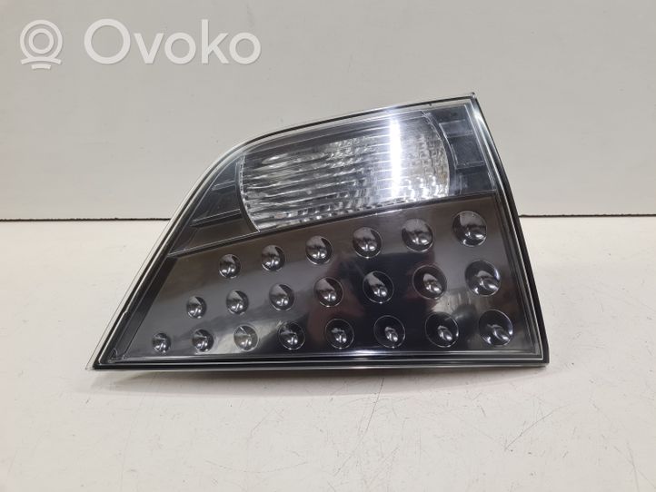 Mitsubishi Outlander Lampy tylnej klapy bagażnika 1146356L