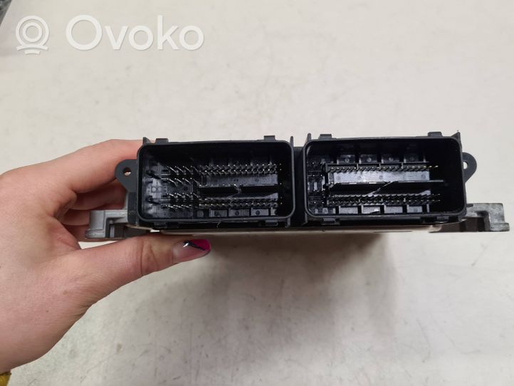 Ford Focus Komputer / Sterownik ECU silnika F1F112B684AD