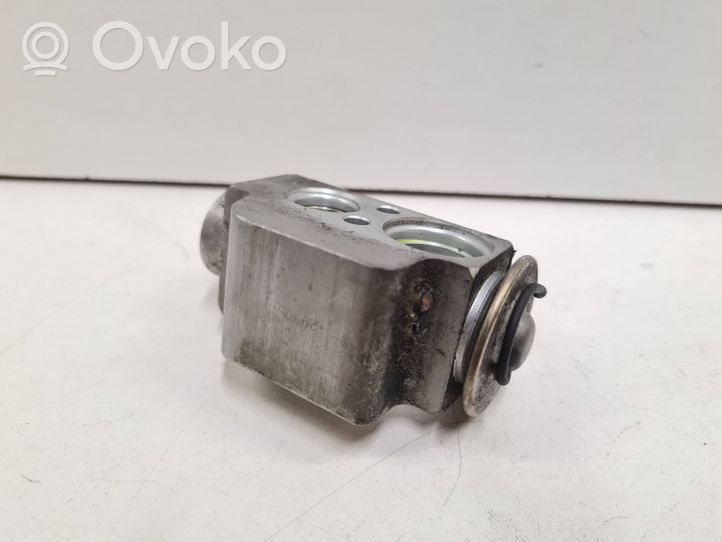 Volkswagen Touareg I Air conditioning (A/C) expansion valve 7L0820679A