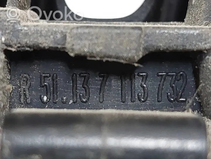 BMW X5 E53 Kratka wlotu powietrza na maskę 51137113732