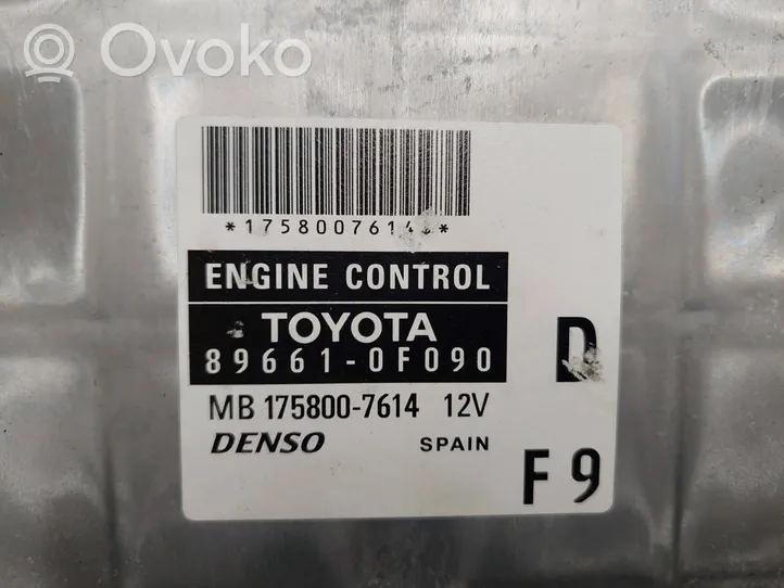 Toyota Corolla Verso E121 Variklio valdymo blokas 896610F090