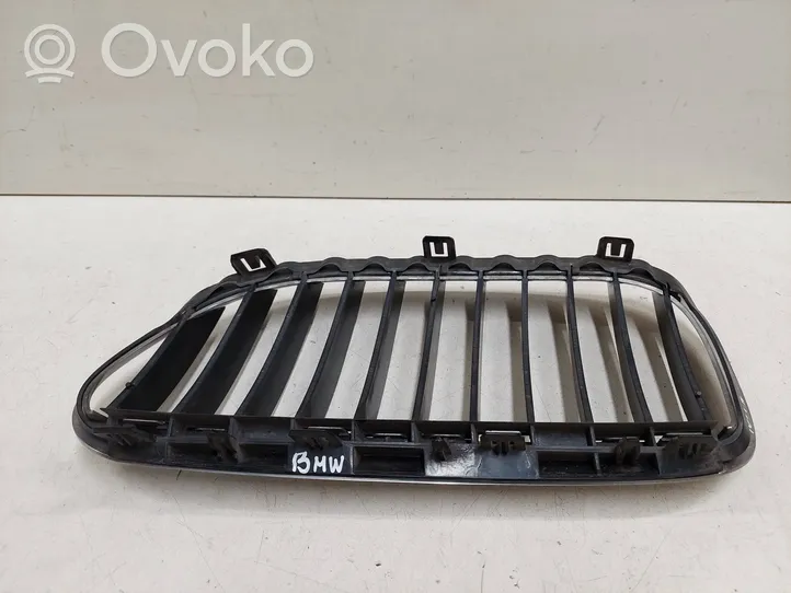 BMW 6 E63 E64 Grille calandre supérieure de pare-chocs avant 51137077932