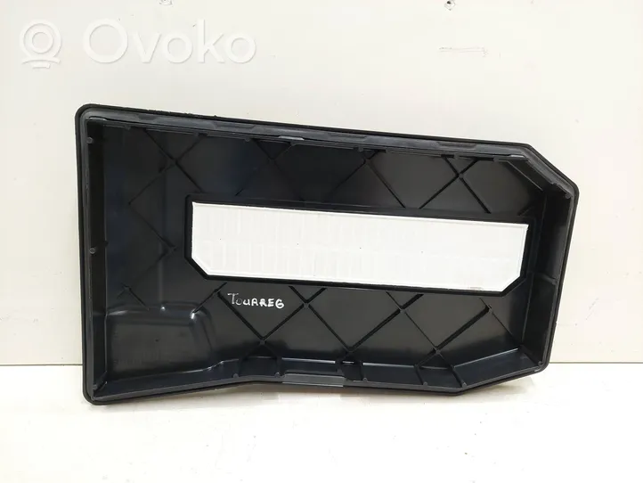 Volkswagen Touareg I Coperchio/tappo della scatola vassoio della batteria 7L0864643B