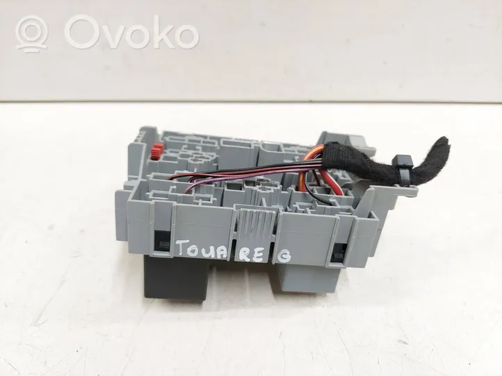 Volkswagen Touareg I Relay mounting block 7L0937503A