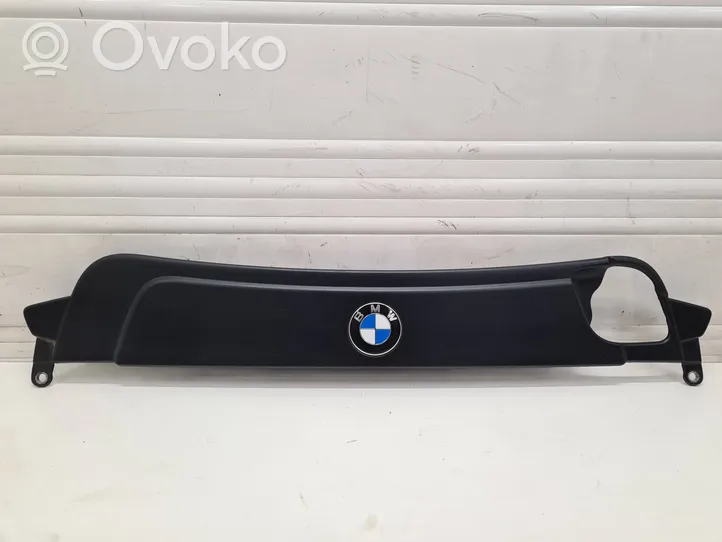 BMW 3 E90 E91 Верхняя часть панели радиаторов (телевизора) 17117572645