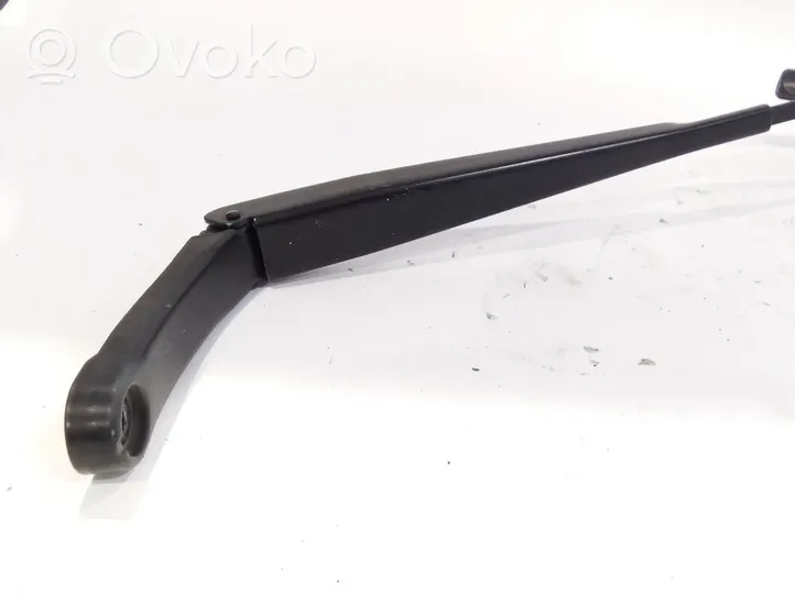 Toyota Yaris Ножка стеклоочистителей лобового стекла 1Q195541003C