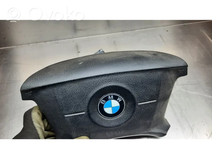 BMW X3 E83 Vairo oro pagalvė 