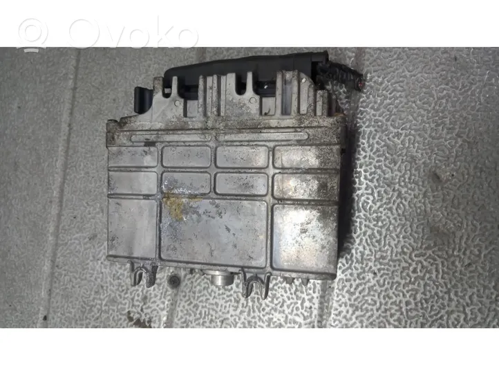 Volkswagen Polo III 6N 6N2 6NF Motora vadības bloka ECU 