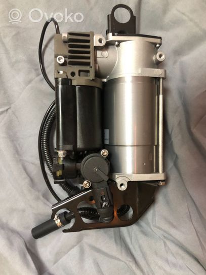 Volkswagen Touareg I Air suspension compressor/pump 