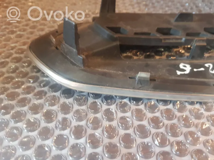 Volvo S60 Pretmiglas luktura dekoratīvais režģis 31294133