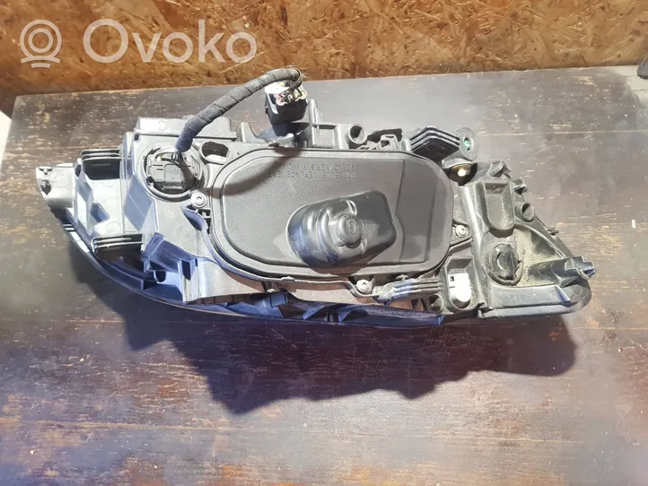 Volvo S60 Lampa przednia 31420271