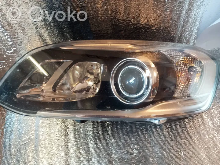 Volvo XC60 Lampa przednia 31420259