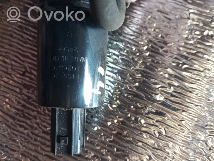 Volvo V40 Tuulilasi tuulilasinpesimen pumppu 1026810