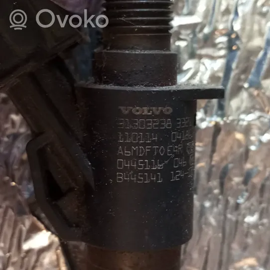 Volvo V70 Injecteur de carburant 31303238