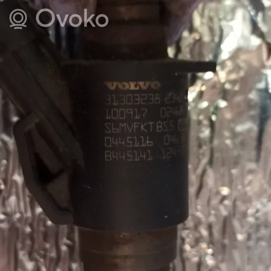 Volvo V70 Fuel injector 31303238