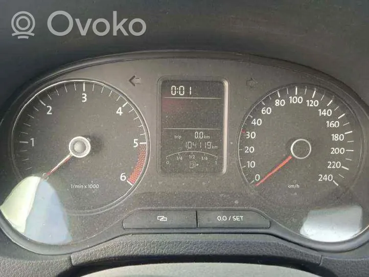 Volkswagen Polo V 6R Spidometras (prietaisų skydelis) 6R0920861J