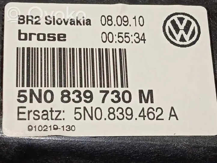 Volkswagen Tiguan Regulador de puerta trasera con motor 5N0839730M